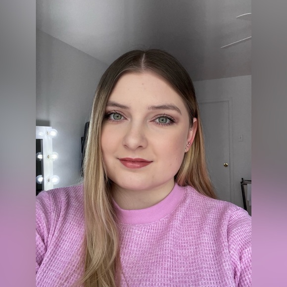 Meet your Posher, Élodie - Picture 1 of 2